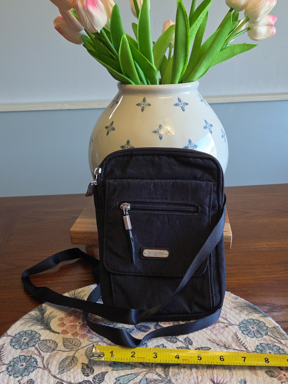 Baggallini Black Compact Crossbody Messenger